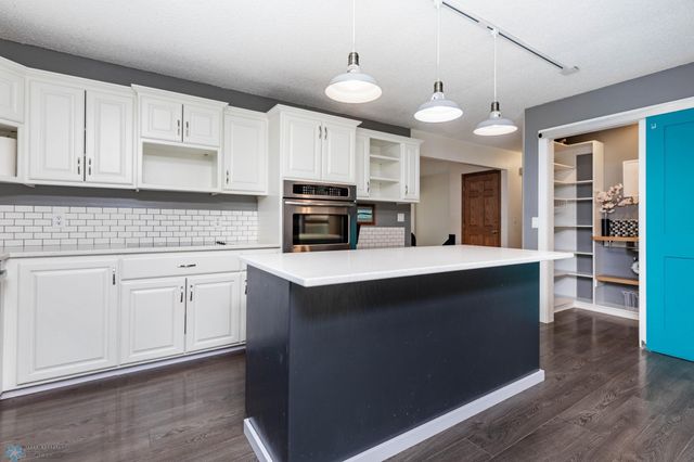 1909 56th Avenue N, Moorhead, MN 56560