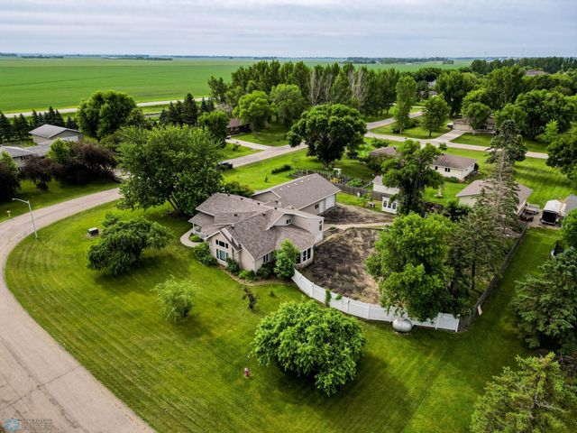 1909 56th Avenue N, Moorhead, MN 56560