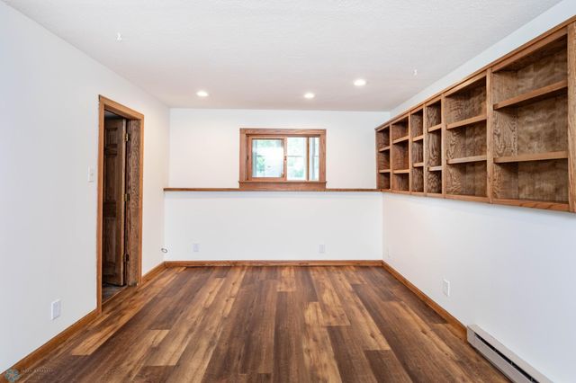 1909 56th Avenue N, Moorhead, MN 56560