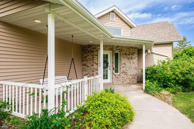 1909 56th Avenue N, Moorhead, MN 56560