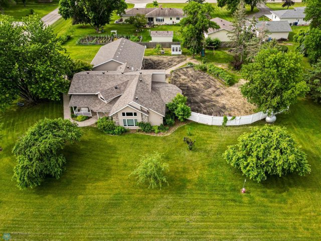 1909 56th Avenue N, Moorhead, MN 56560