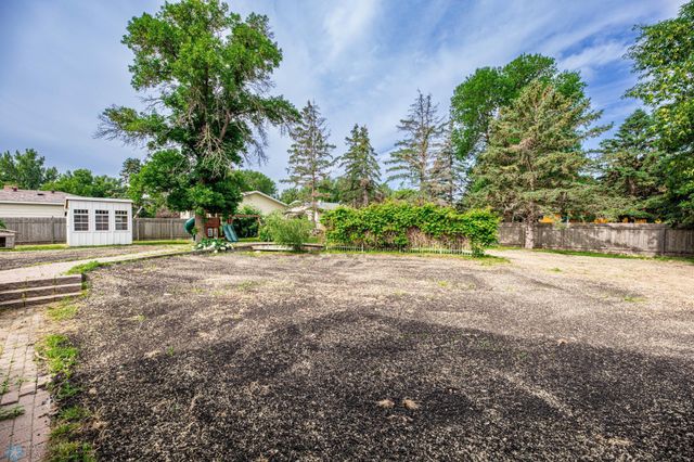 1909 56th Avenue N, Moorhead, MN 56560