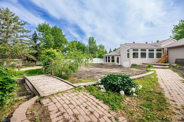 1909 56th Avenue N, Moorhead, MN 56560
