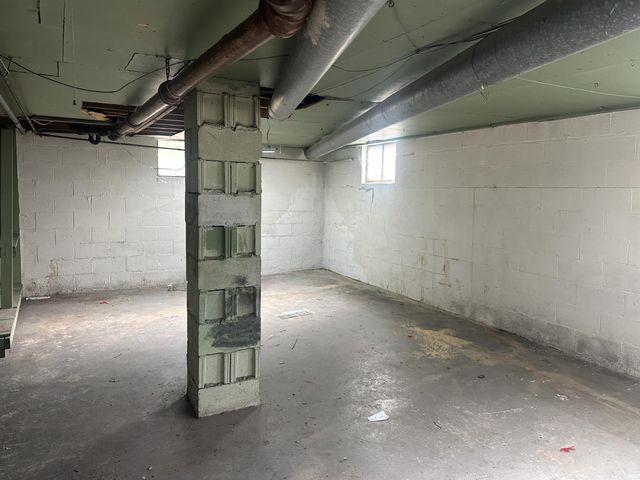 1330 N Kinser Pike, Bloomington, IN 47404