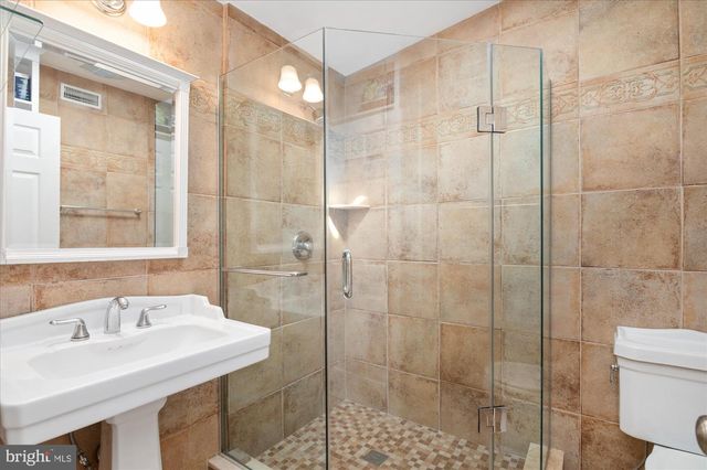 512 INDEPENDENCE AVE SE, Washington, DC 20003