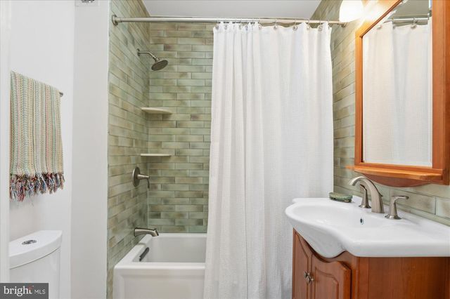 512 INDEPENDENCE AVE SE, Washington, DC 20003