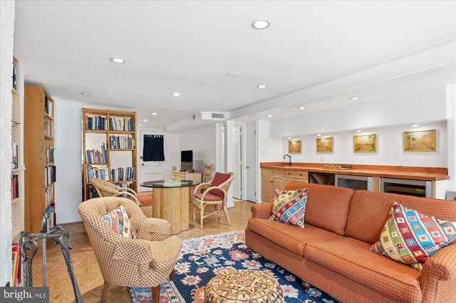 512 INDEPENDENCE AVE SE, Washington, DC 20003