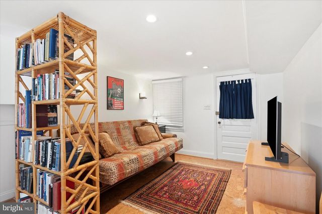 512 INDEPENDENCE AVE SE, Washington, DC 20003