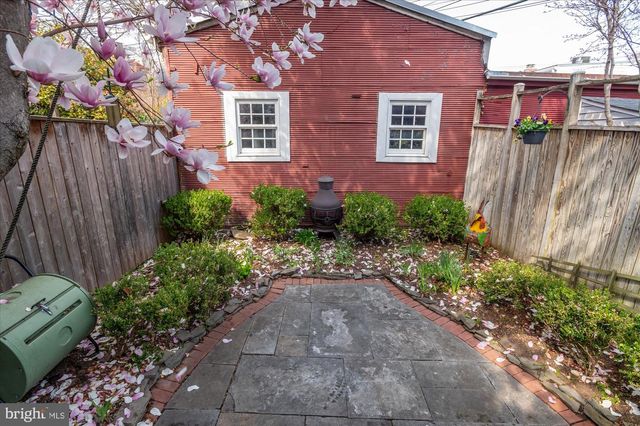 512 INDEPENDENCE AVE SE, Washington, DC 20003