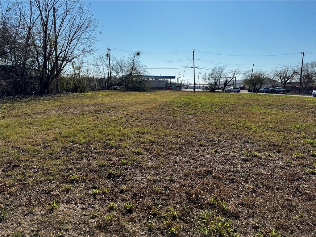 301 Kirkpatrick St, Taft, TX 78390 — photo 2