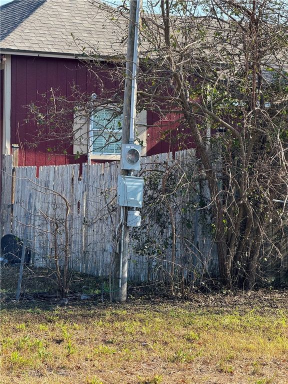 301 Kirkpatrick St, Taft, TX 78390 — photo 3