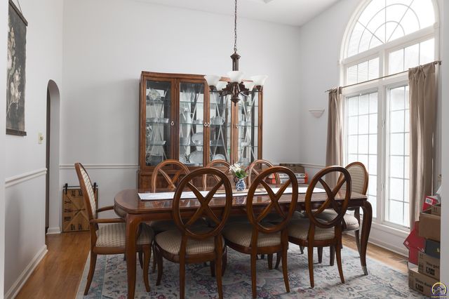 4700 SW Moundview DR, Topeka, KS 66610