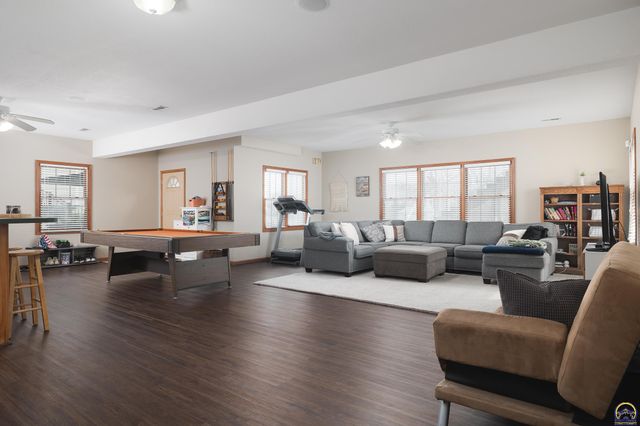 4700 SW Moundview DR, Topeka, KS 66610