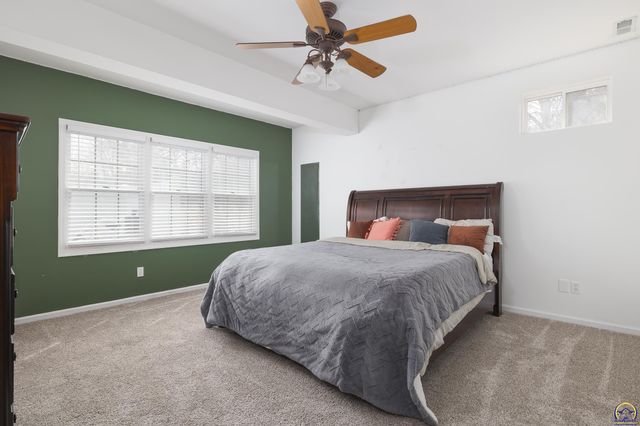 4700 SW Moundview DR, Topeka, KS 66610