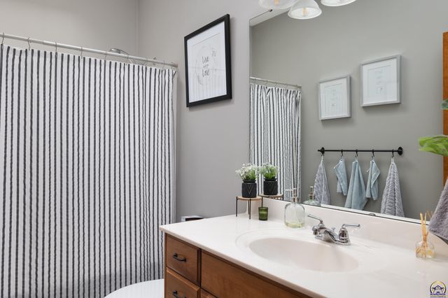 4700 SW Moundview DR, Topeka, KS 66610