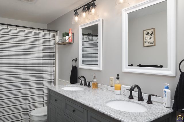 4700 SW Moundview DR, Topeka, KS 66610