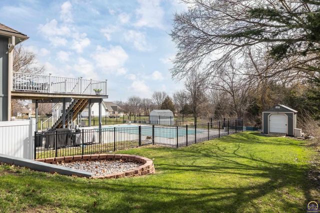 4700 SW Moundview DR, Topeka, KS 66610