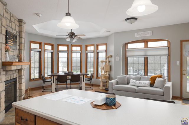 4700 SW Moundview DR, Topeka, KS 66610