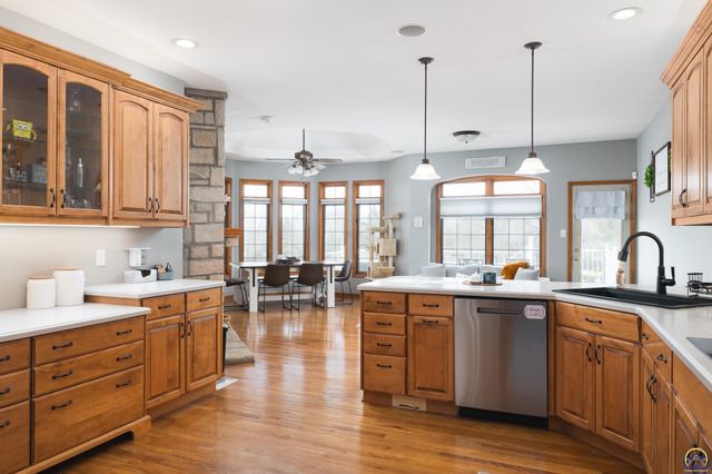 4700 SW Moundview DR, Topeka, KS 66610