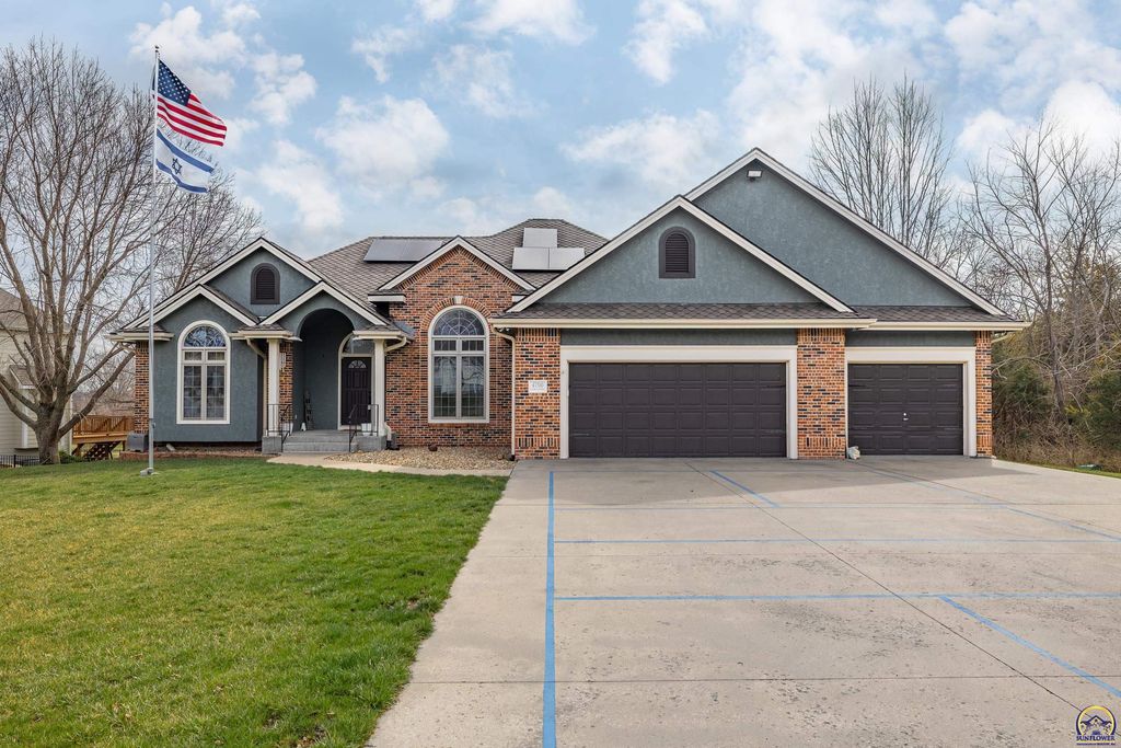 4700 SW Moundview DR, Topeka, KS 66610