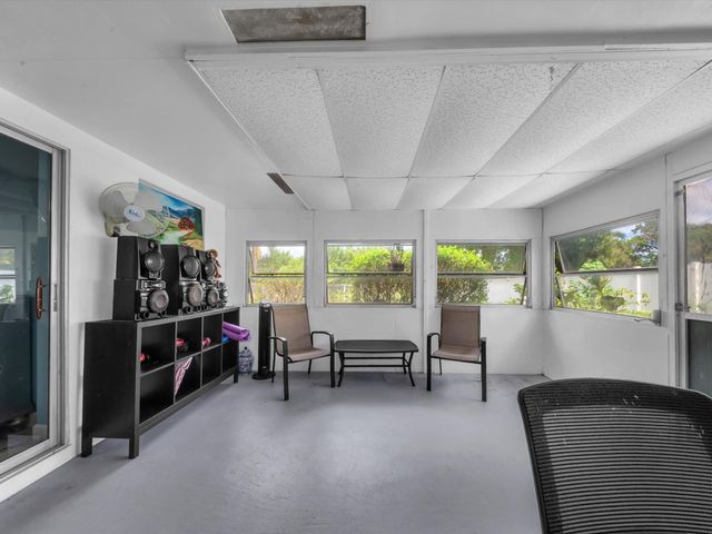 6851 SW 7th Place, North Lauderdale, FL 33068