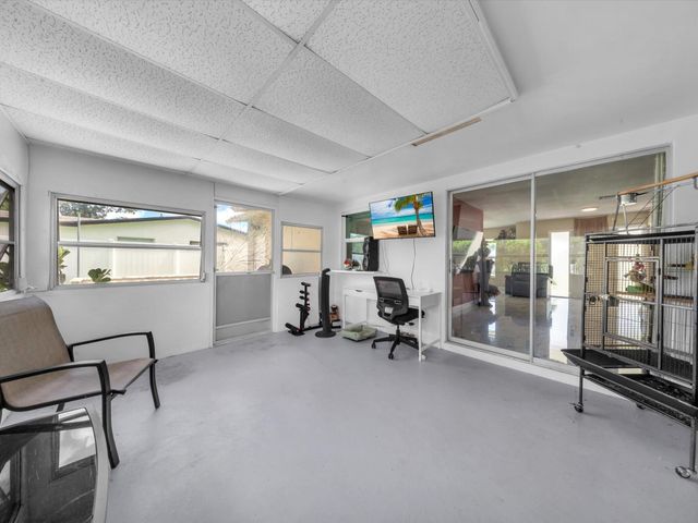 6851 SW 7th Place, North Lauderdale, FL 33068