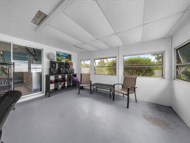 6851 SW 7th Place, North Lauderdale, FL 33068