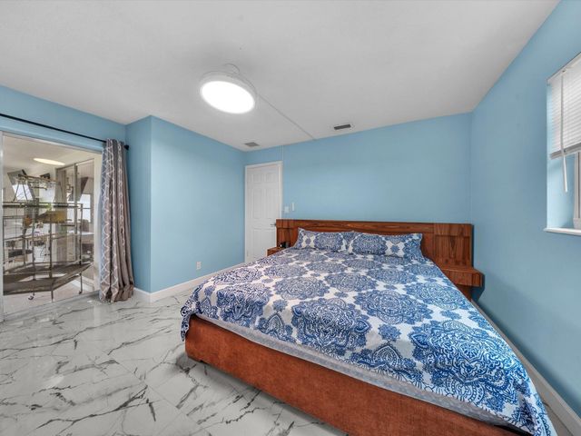 6851 SW 7th Place, North Lauderdale, FL 33068