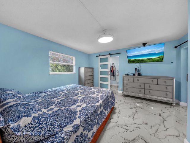 6851 SW 7th Place, North Lauderdale, FL 33068