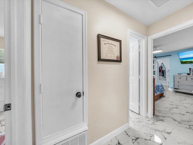 6851 SW 7th Place, North Lauderdale, FL 33068