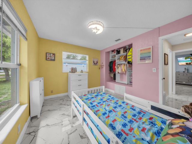 6851 SW 7th Place, North Lauderdale, FL 33068