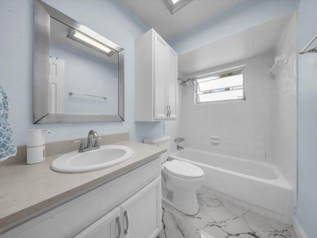6851 SW 7th Place, North Lauderdale, FL 33068