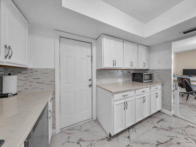 6851 SW 7th Place, North Lauderdale, FL 33068