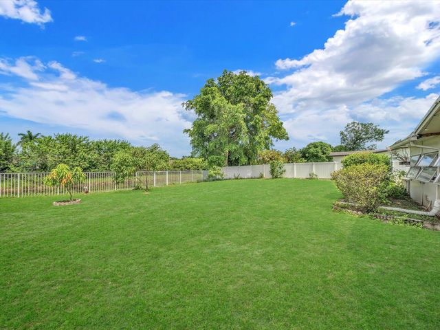 6851 SW 7th Place, North Lauderdale, FL 33068