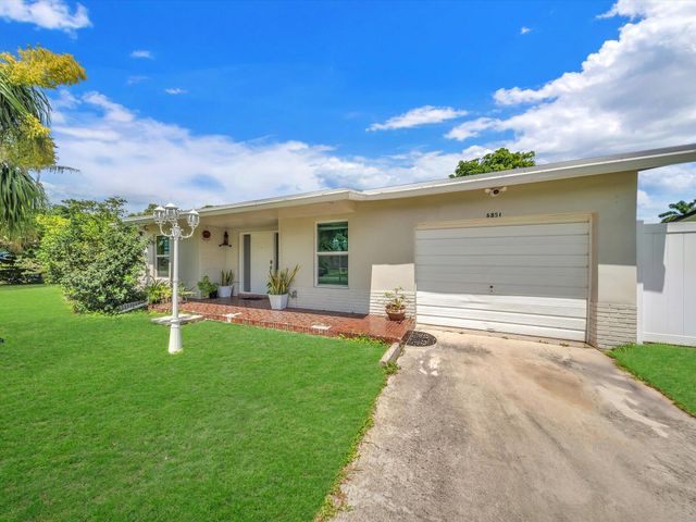 6851 SW 7th Place, North Lauderdale, FL 33068
