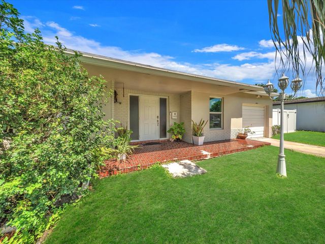 6851 SW 7th Place, North Lauderdale, FL 33068