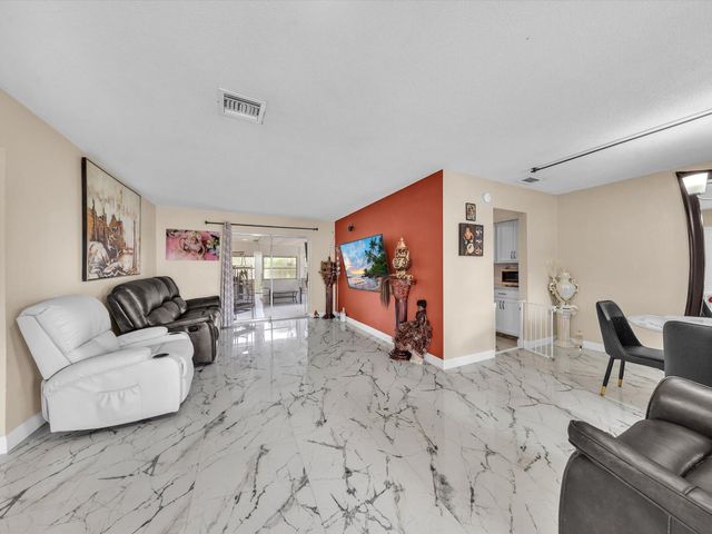 6851 SW 7th Place, North Lauderdale, FL 33068
