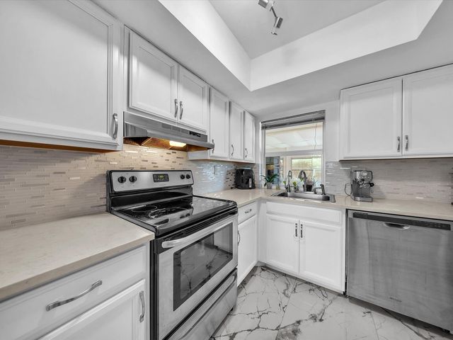 6851 SW 7th Place, North Lauderdale, FL 33068