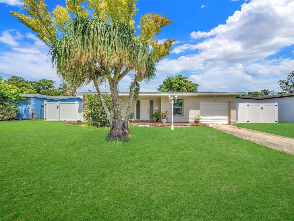 6851 SW 7th Place, North Lauderdale, FL 33068