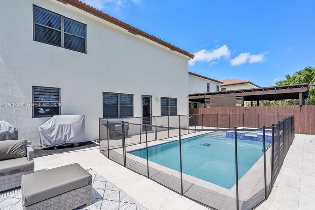 9830 NW 86 TER, Doral, FL 33178