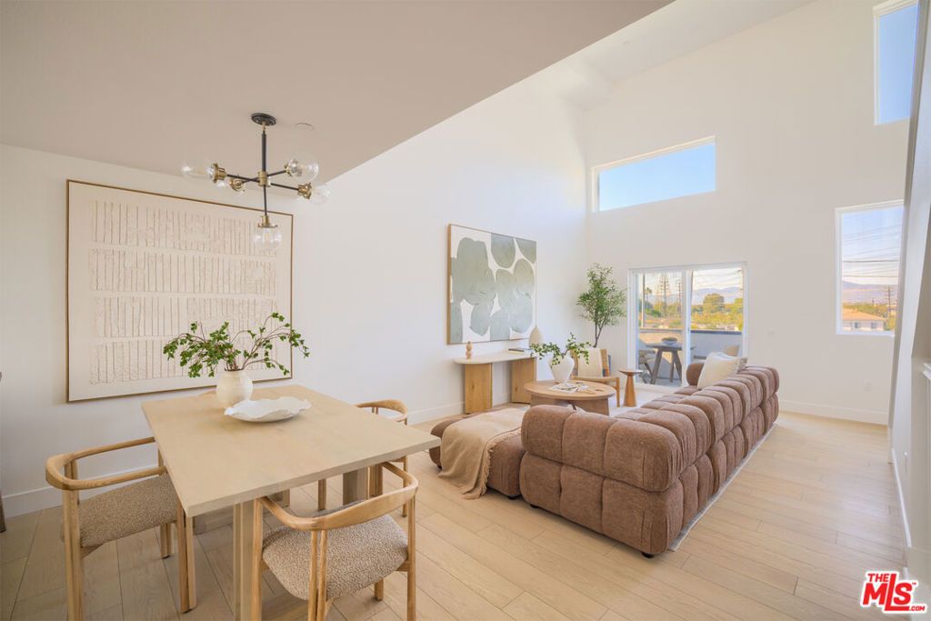 11218 W Victory Boulevard 4, Los Angeles, CA 91606 — exterior