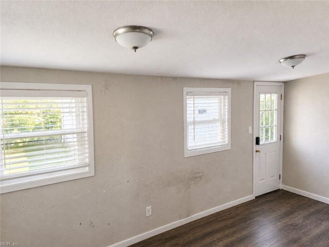 1903 Seward DR, Hampton, VA 23663