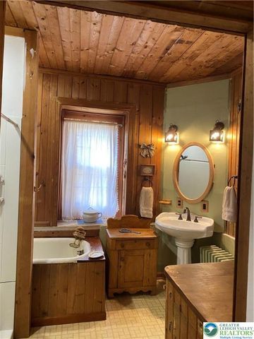 1254 River Road, Upper Mt Bethel Twp, PA 18343