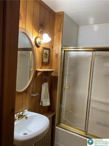 1254 River Road, Upper Mt Bethel Twp, PA 18343