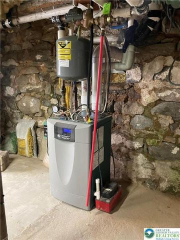 1254 River Road, Upper Mt Bethel Twp, PA 18343