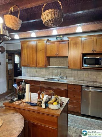 1254 River Road, Upper Mt Bethel Twp, PA 18343