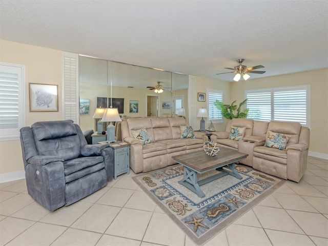 414 CIRCLEWOOD DRIVE H2, Venice, FL 34293