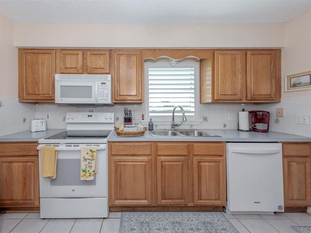 414 CIRCLEWOOD DRIVE H2, Venice, FL 34293