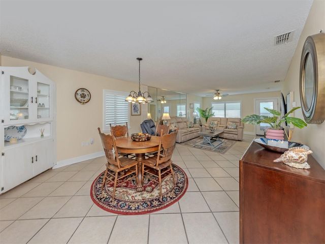 414 CIRCLEWOOD DRIVE H2, Venice, FL 34293