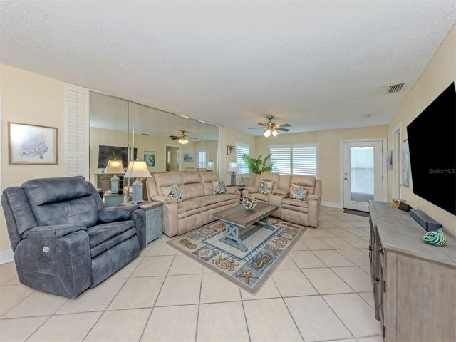 414 CIRCLEWOOD DRIVE H2, Venice, FL 34293